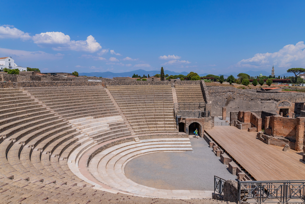 Via dell'Abbondanza to the Anfiteatro (Amphitheatre) and Palestra Grande