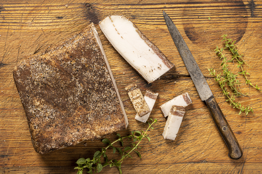 Colonnata e il lardo di Colonnata IGP (Colonnata and its cured lardo)