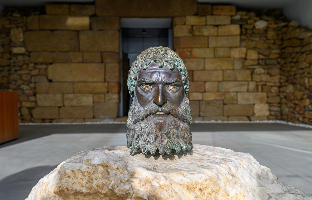 Тракийска гробница "Голяма Косматка" (Golyama Kosmatka tomb of Seuthes III)